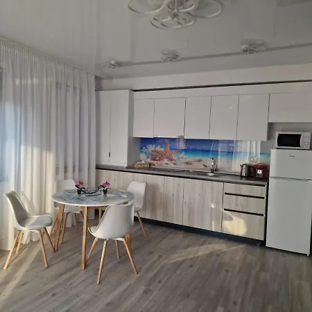 Crystal Sands Apartament